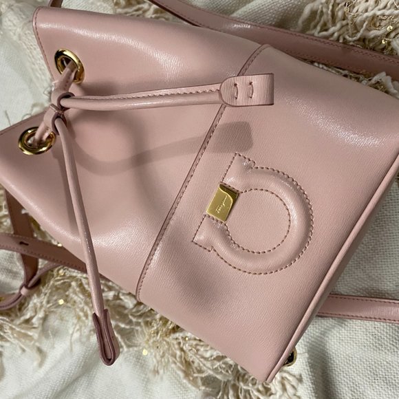 Salvatore Ferragamo City Quilted Gancio Bucket Bag - Picture 5 of 16